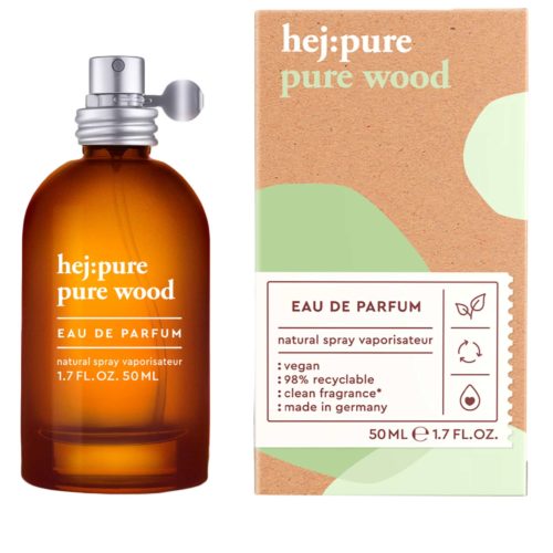 - Erleben Sie mit hej:pure PURE WOOD Eau de Parfum einen Duft, der so rein und erfrischend ist wie frischer Morgentau, der von den Blättern eines Waldes fällt. Dieser Duft verbindet natürliche Inhaltsstoffe mit einem transparenten, holzigen Aroma und bietet ein sinnliches Erlebnis für die moderne Frau, die Wert auf Nachhaltigkeit legt. - Pure wood